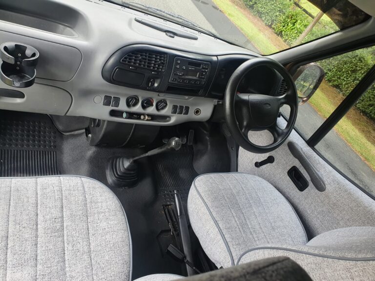 Roadie right-hand-drive cab with a manual gear lever