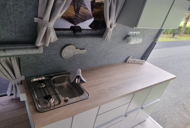 Betsy gas hob, sink and worktop
